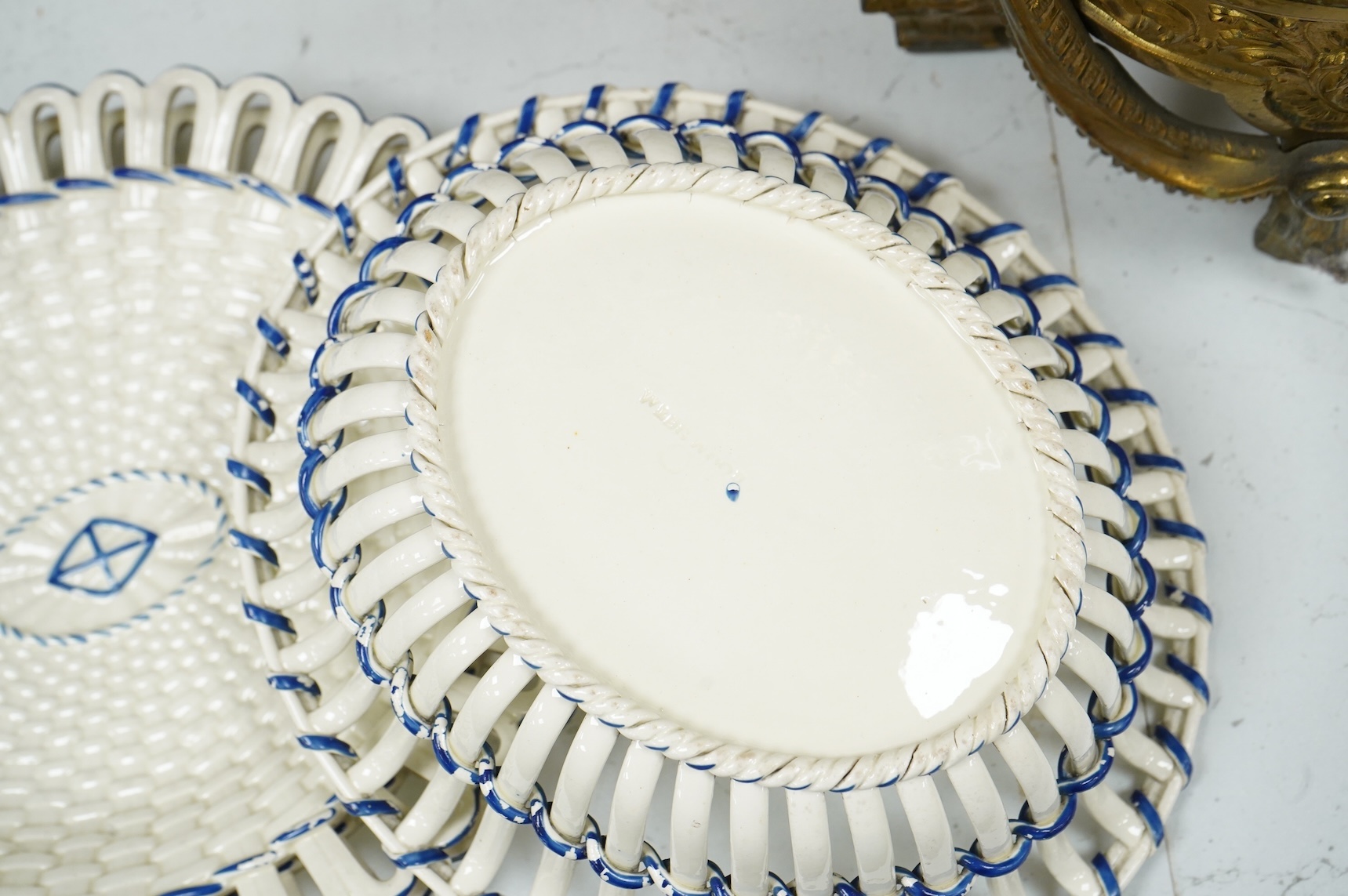 Two early 19th century Wedgwood Queensware oval twig baskets and three oval dishes. Largest basket 28cm wide.